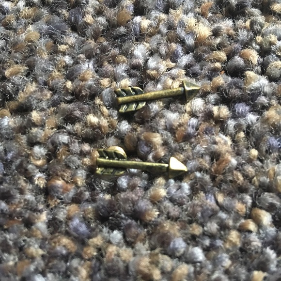 NWOT Golden Arrow Earrings - Picture 2 of 7